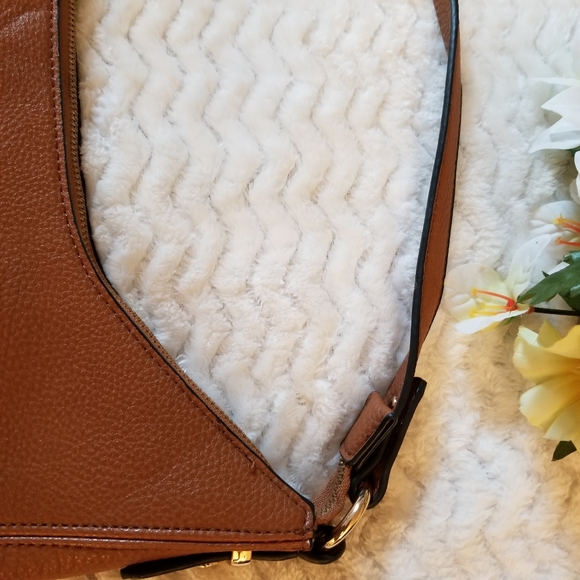 Lp Blue Brown Shoulder Bag with zipper closure. - Picture 10 of 16